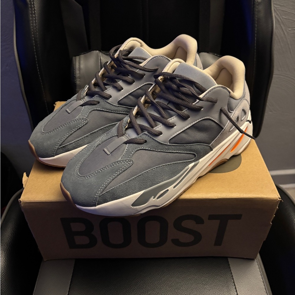 Adidas Yeezy Boost 700 ‘Magnet’ - Picture 3 of 8